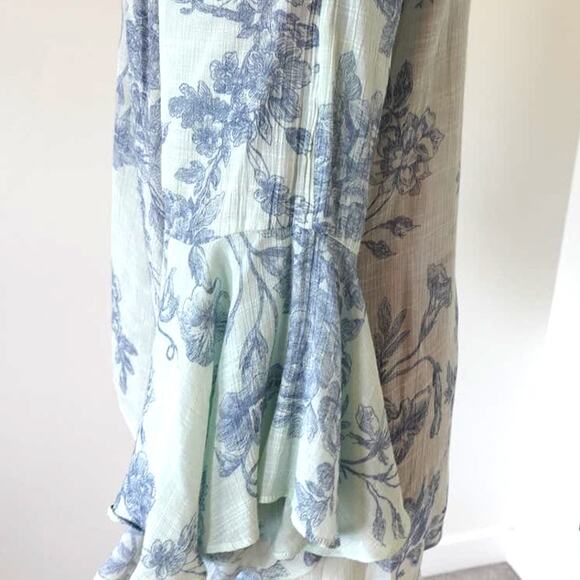 Lauren Conrad spring Blue sea mist n blue floral swing sleeve blouse XXL - Picture 4 of 6